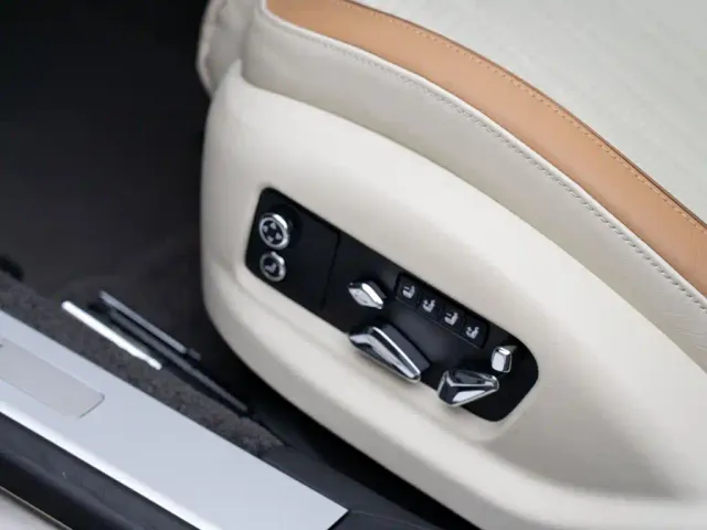 Bentley Flying Spur — Фото автомобиля 9