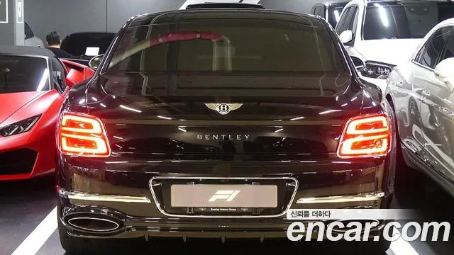 Bentley Flying Spur — Фото автомобиля 4