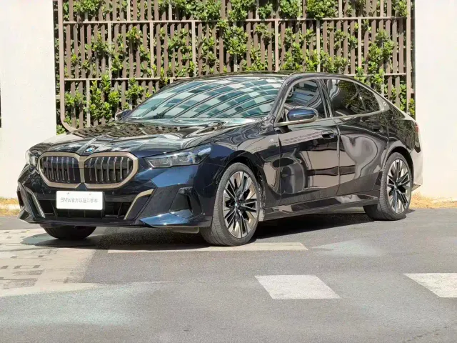 Фотография автомобиля — BMW 5 Series