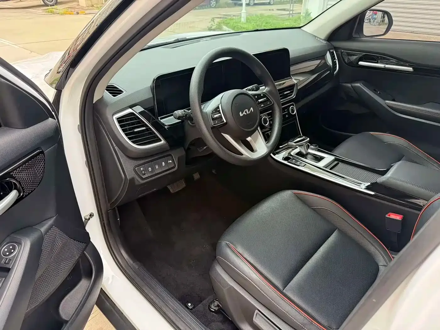 Kia Seltos 2023 1.5L CVT Luxury Edition — Фото автомобиля 4