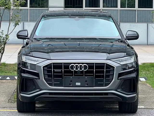 Audi Q8 — Фото автомобиля 2