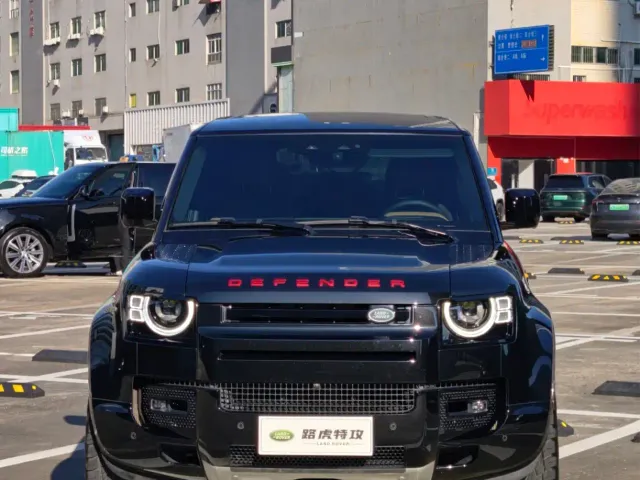 Land Rover Defender — Фото автомобиля 2