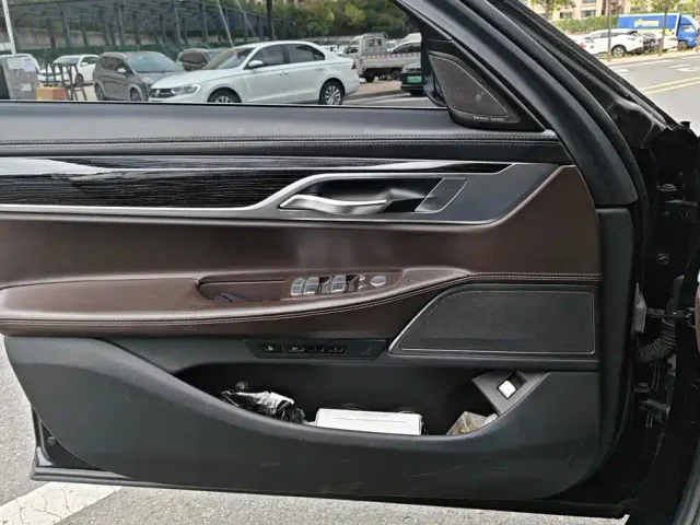 BMW 7 Series — Фото автомобиля 7