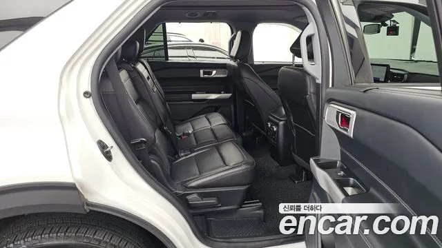 Ford Explorer — Фото автомобиля 12