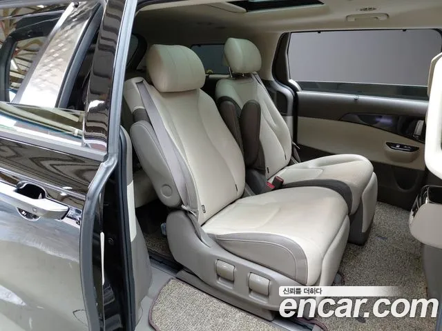 Kia Carnival Generation 4 — Фото автомобиля 17