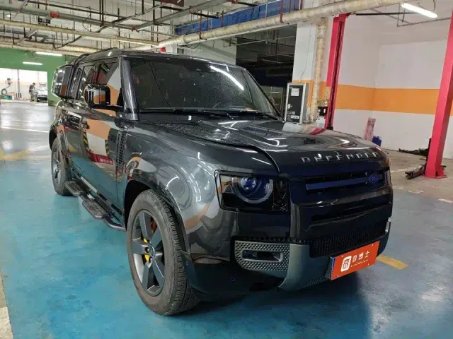 Land Rover Defender — Фото автомобиля 7