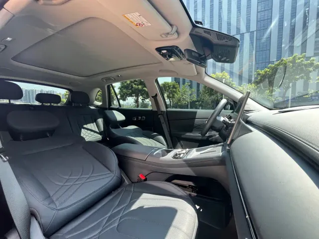 Geely Galaxy Starship 7 EM-i — Фото автомобиля 14