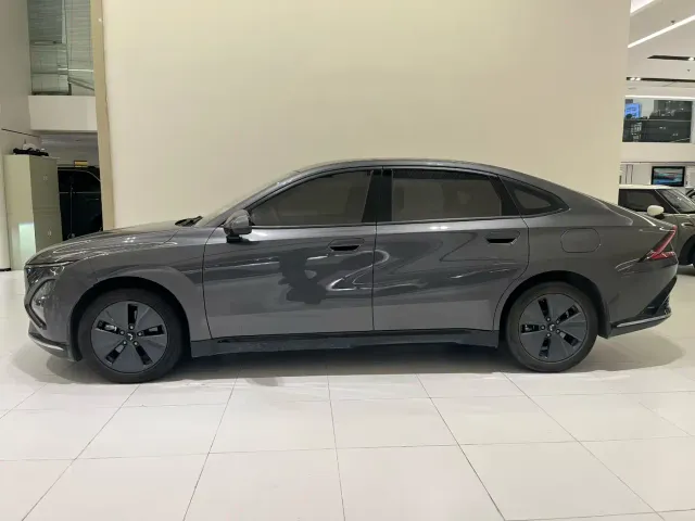 Wuling Starlight — Фото автомобиля 8
