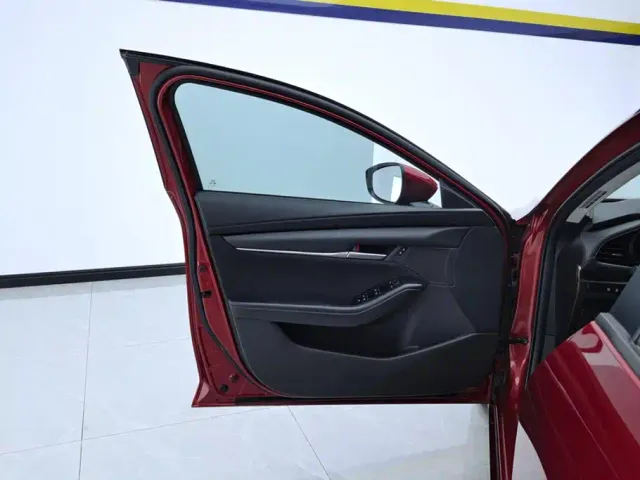 Mazda Axela — Фото автомобиля 7