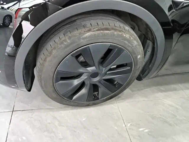 Tesla Model Y — Фото автомобиля 22