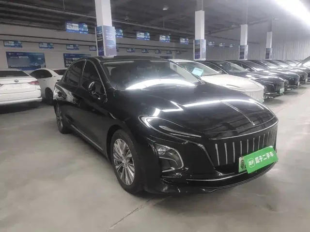 Hongqi E-QM5 — Фото автомобиля 3