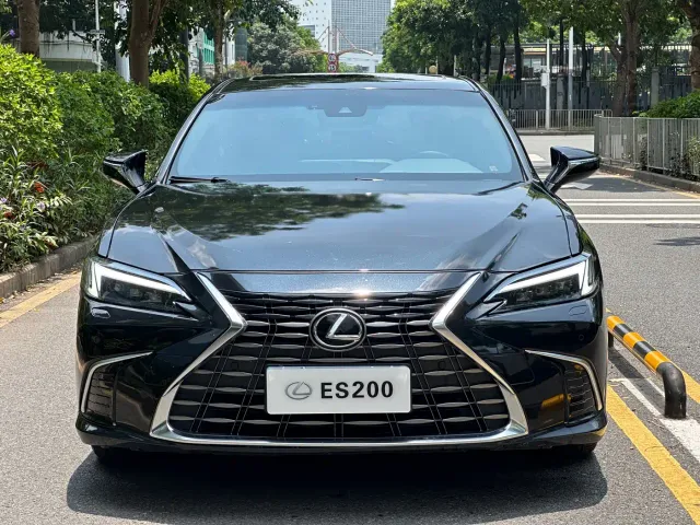 Lexus ES — Фото автомобиля 2