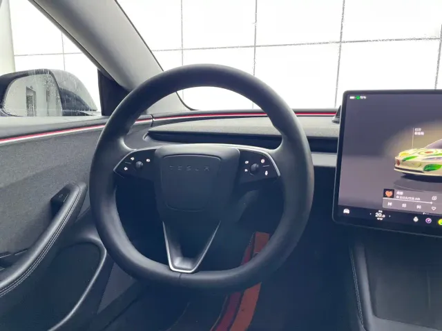 Tesla Model 3 — Фото автомобиля 6