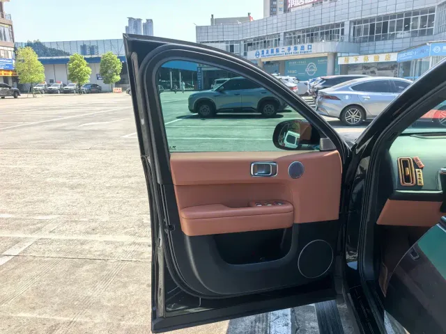 Li Auto L6 — Фото автомобиля 4