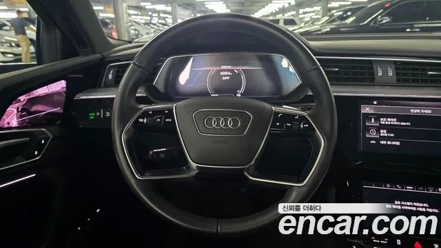 Audi e-tron — Фото автомобиля 8