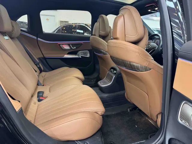 Mercedes-Benz E-Class — Фото автомобиля 7