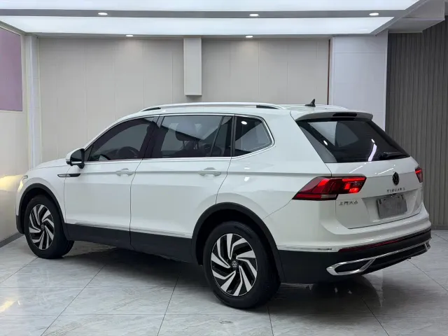Volkswagen Tiguan L — Фото автомобиля 6