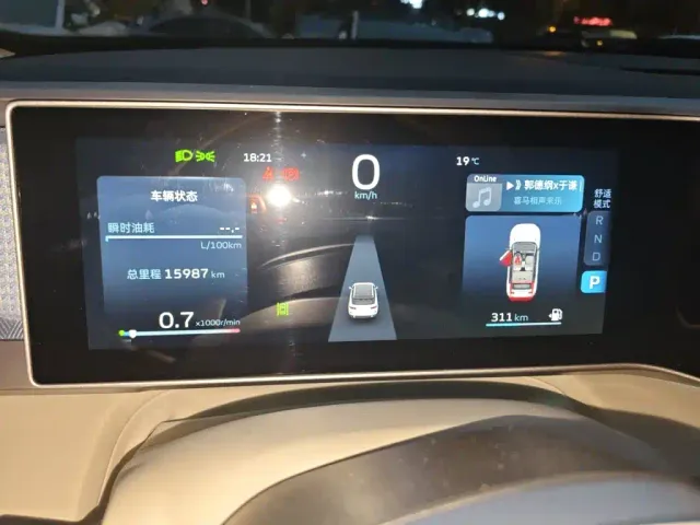 Geely ICON — Фото автомобиля 7