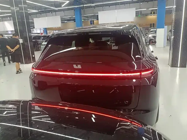 Li Auto L7 — Фото автомобиля 5
