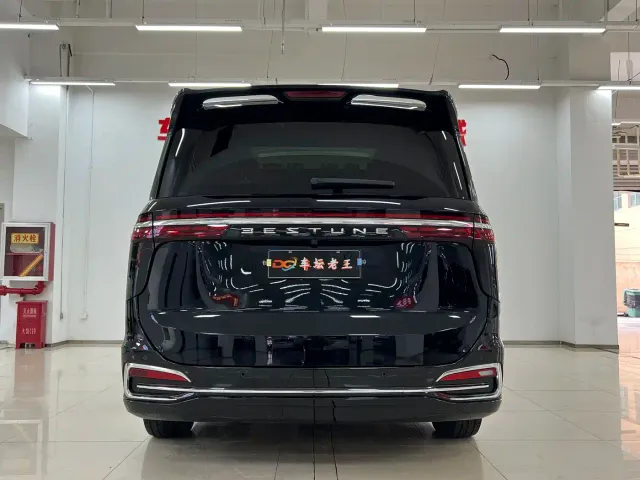 Bestune Besturn M9 — Фото автомобиля 15
