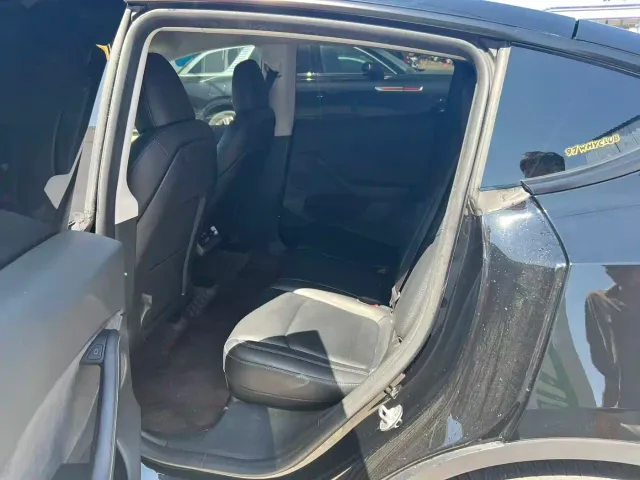 Tesla Model Y — Фото автомобиля 6
