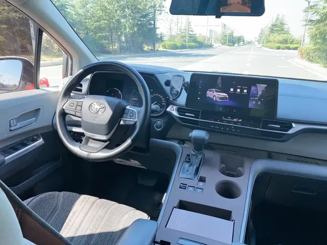 Toyota Sienna — Фото автомобиля 17