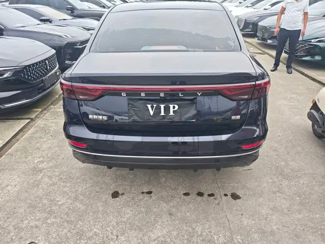 Geely Emgrand — Фото автомобиля 16