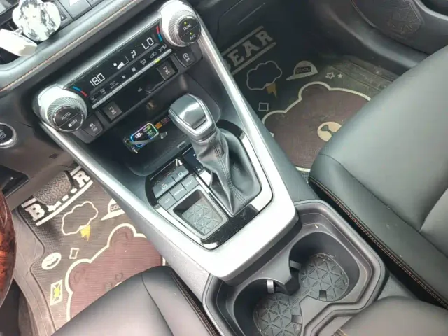 Toyota RAV4 — Фото автомобиля 13