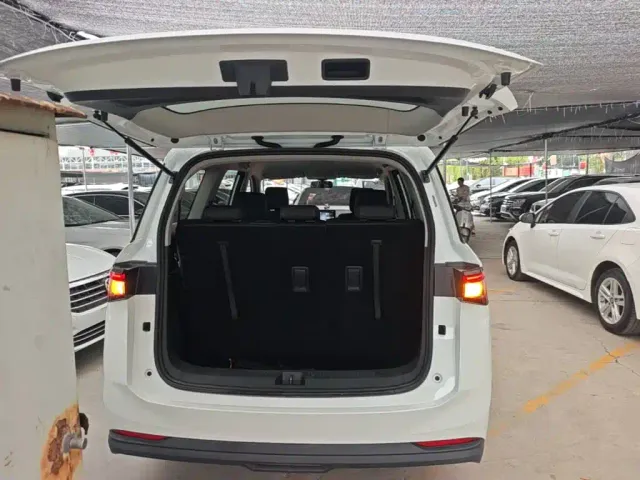 Wuling Jiachen — Фото автомобиля 18
