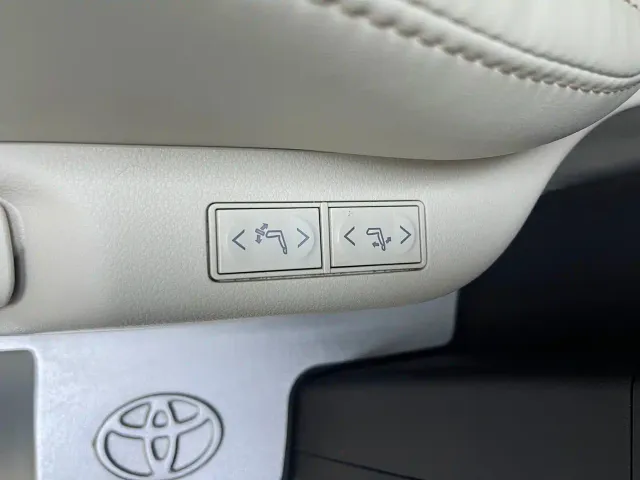 Toyota Sienna — Фото автомобиля 11