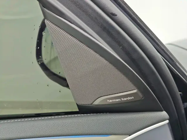 BMW iX3 — Фото автомобиля 13