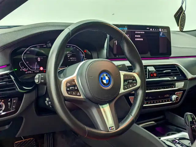 BMW 5 Series — Фото автомобиля 9