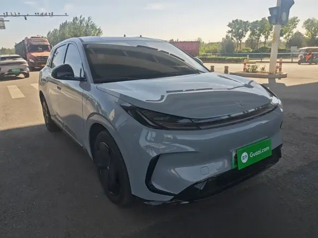 Arcfox T1 — Фото автомобиля 3