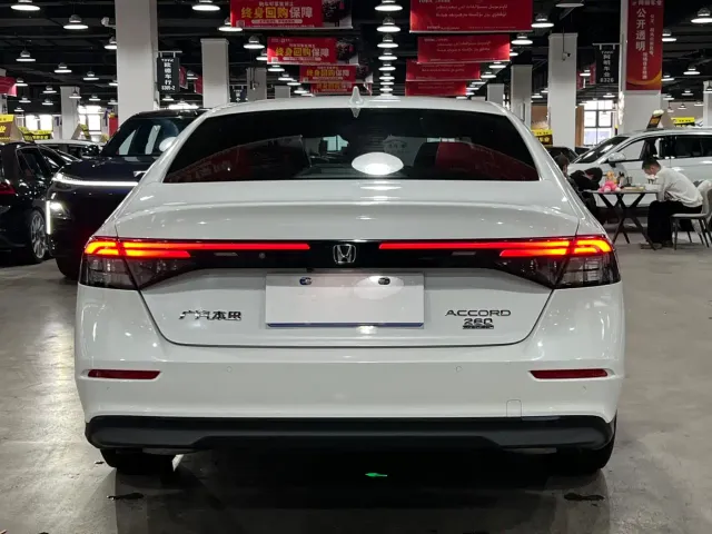 Honda Accord — Фото автомобиля 4