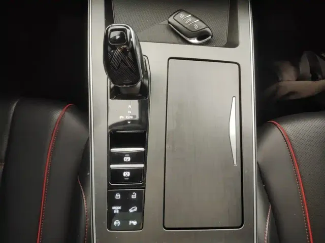 Roewe RX5 Max — Фото автомобиля 13