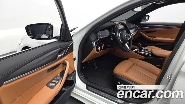 BMW 5 Series G30 — Фото автомобиля 10