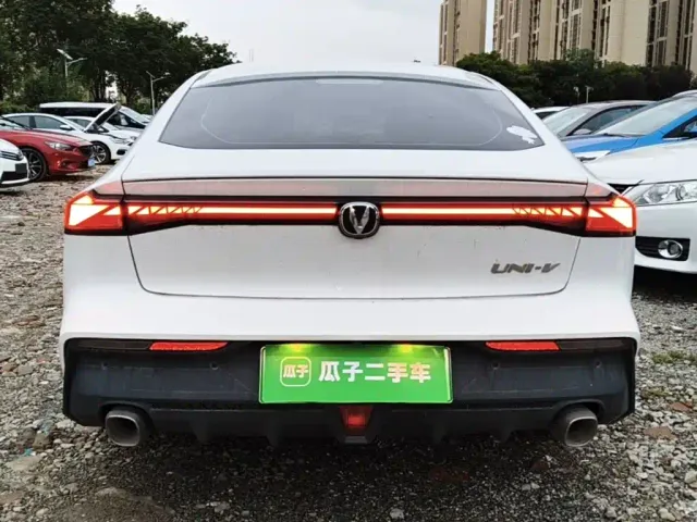 Changan UNI-V — Фото автомобиля 5