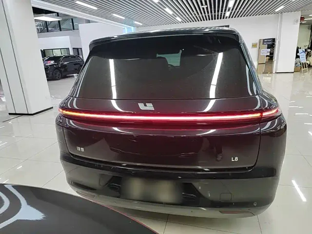 Li Auto L8 — Фото автомобиля 5
