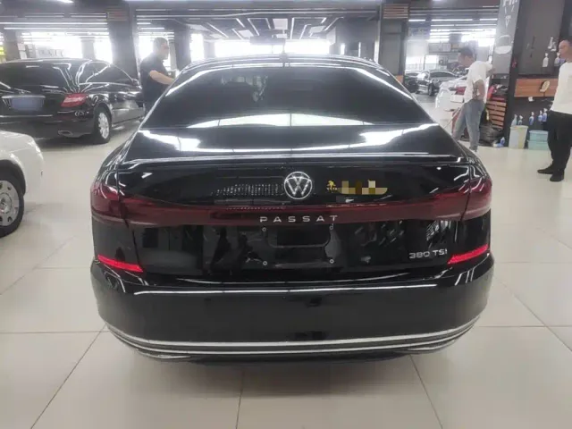 Volkswagen Passat — Фото автомобиля 5