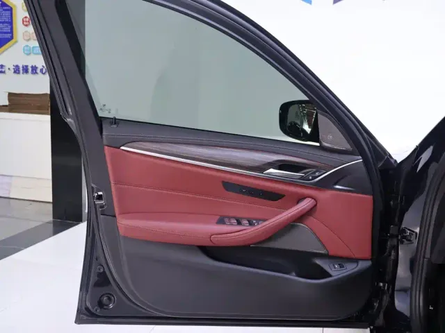 BMW 5 Series — Фото автомобиля 18