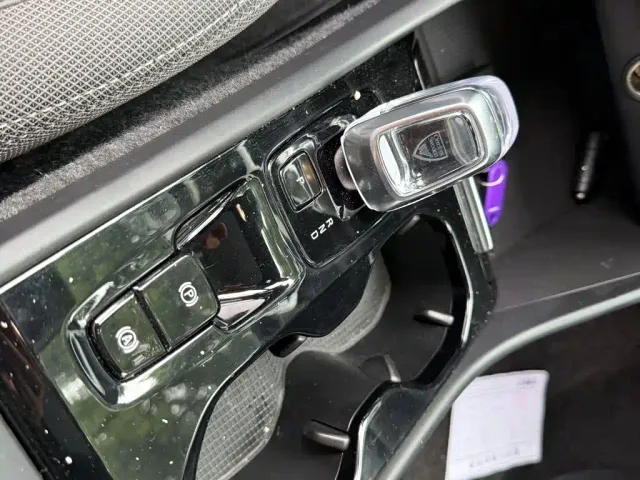 Volvo XC40 — Фото автомобиля 9