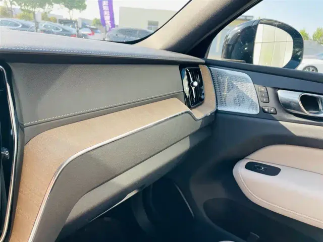 Volvo XC60 — Фото автомобиля 14