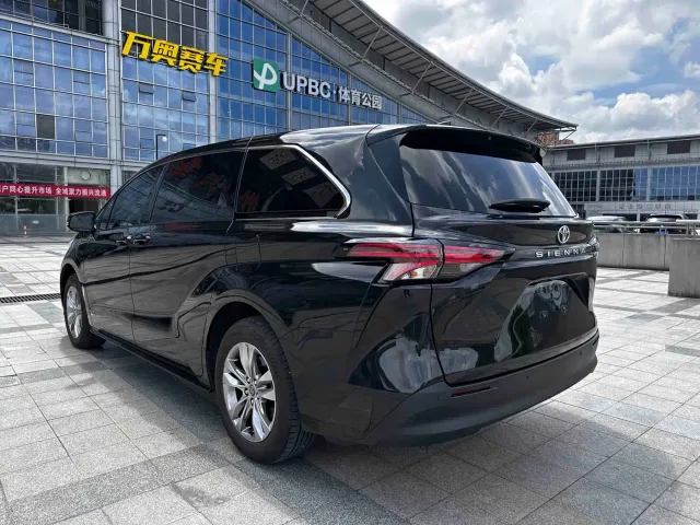 Toyota Sienna — Фото автомобиля 7
