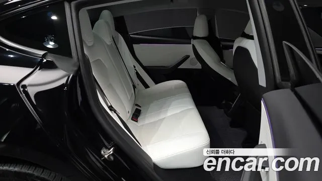 Tesla Model 3 — Фото автомобиля 18