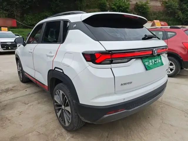 Changan CS35 Plus — Фото автомобиля 4