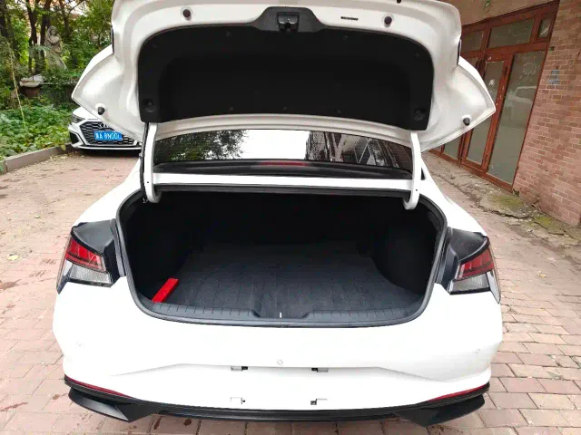 Hyundai Elantra — Фото автомобиля 6