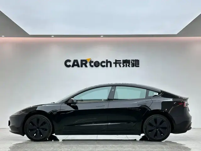 Tesla Model 3 — Фото автомобиля 2