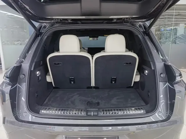 Li Auto L8 — Фото автомобиля 14
