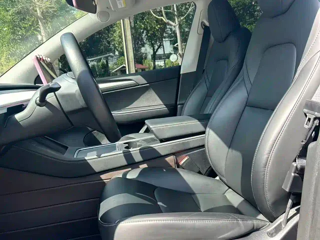Tesla Model Y — Фото автомобиля 7
