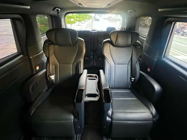 Toyota Alphard — Фото автомобиля 11